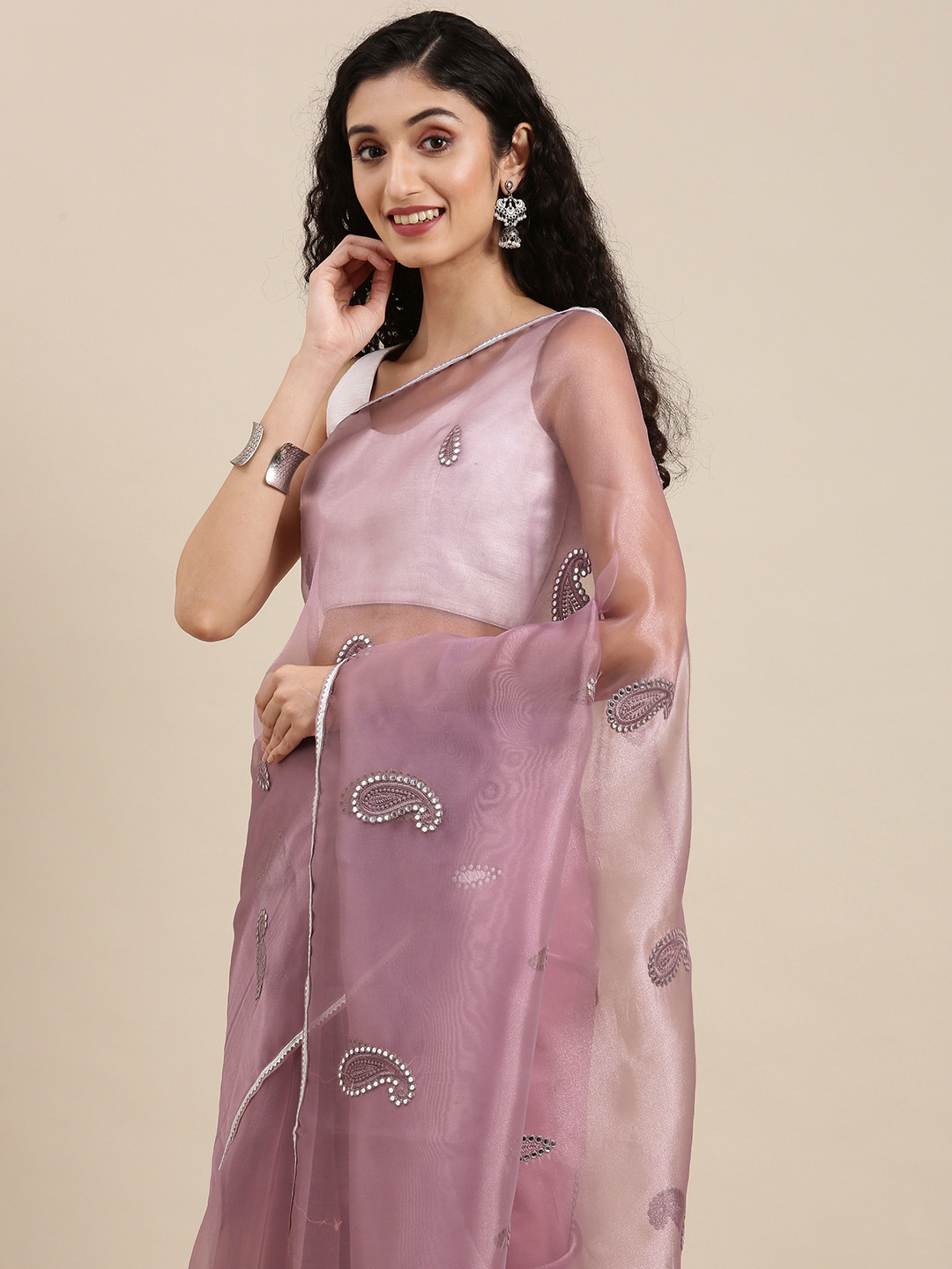 

VASTRANAND Mauve Paisley Mirror Work Organza Saree