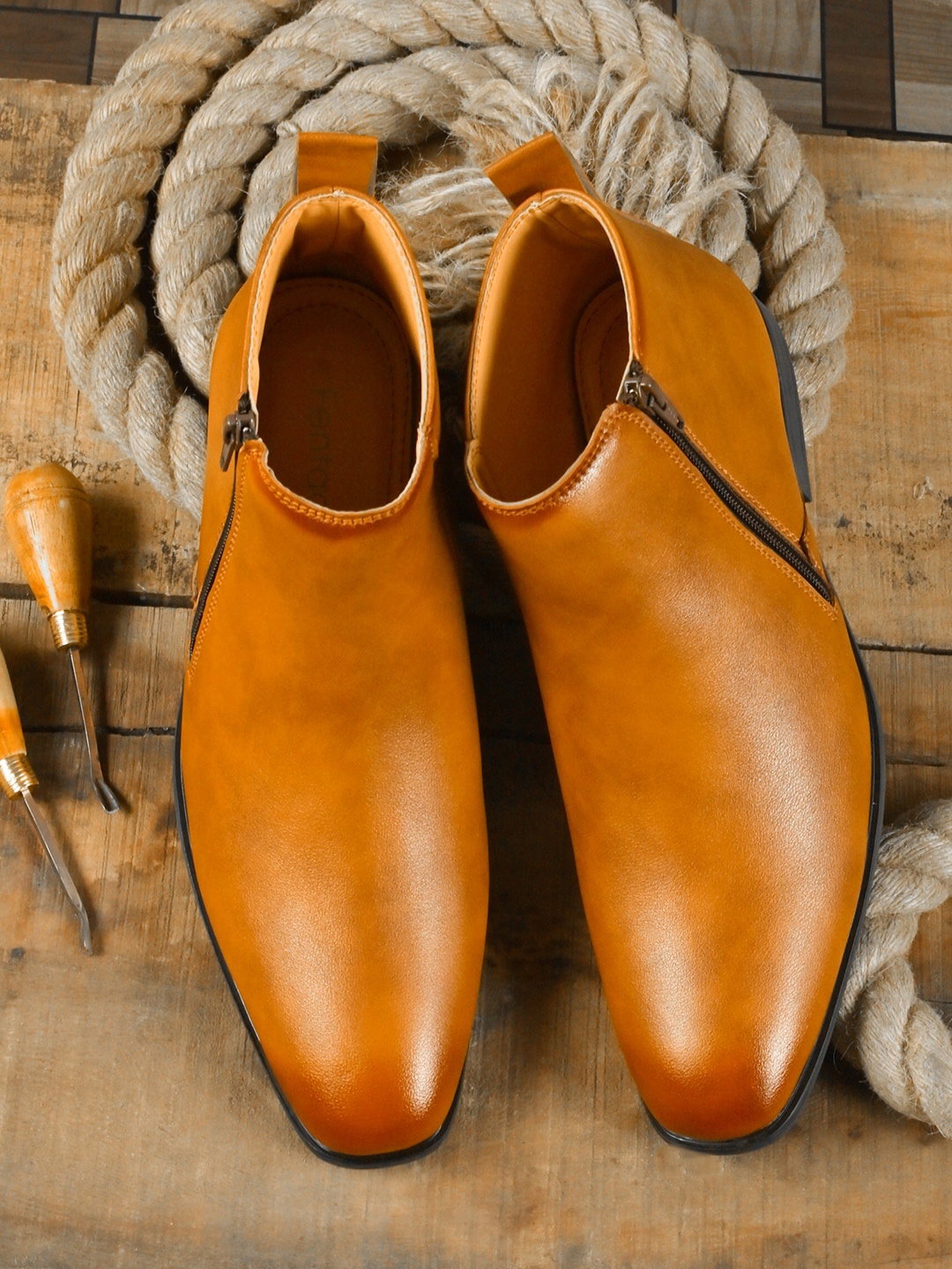 

Fentacia Men Tan Flat Boots