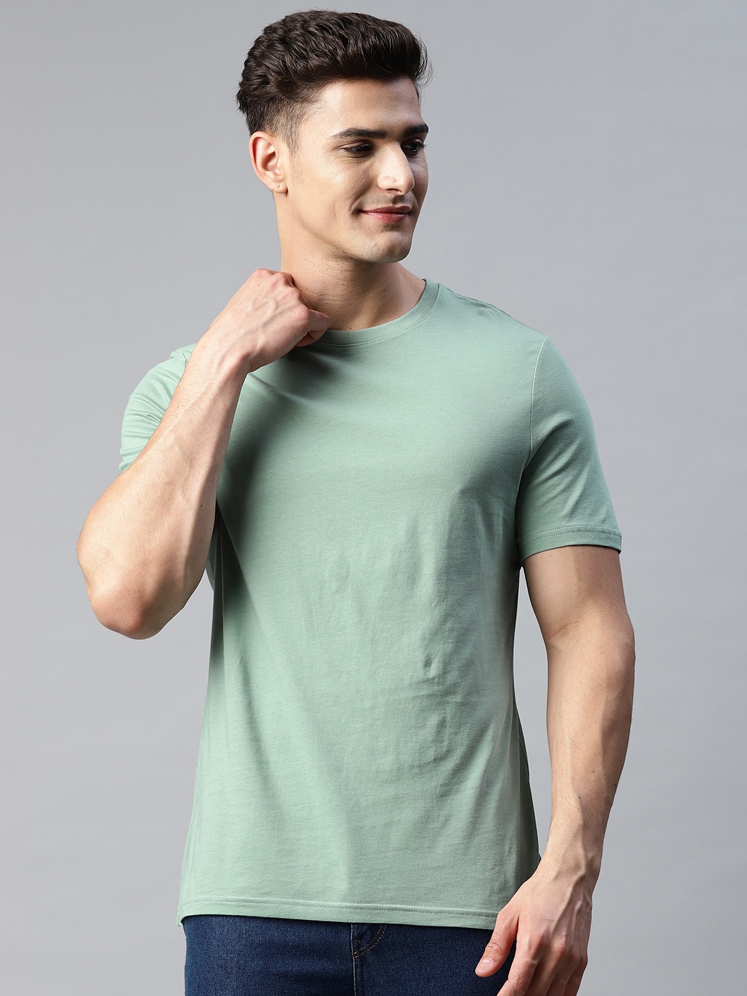 

Marks & Spencer Men Green Solid Pure Cotton T-shirt