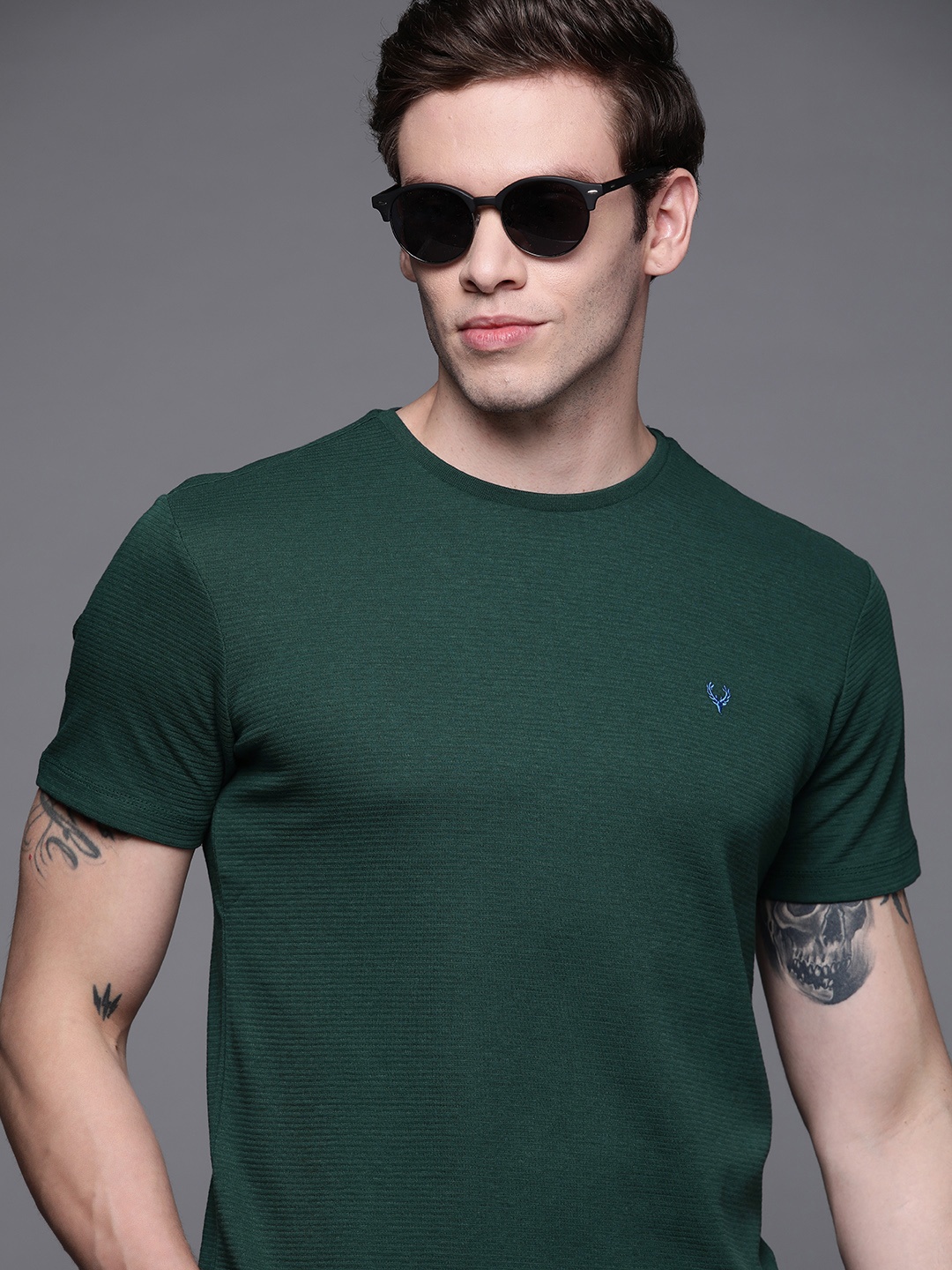 

Allen Solly Sport Men Green Solid Pure Cotton T-shirt