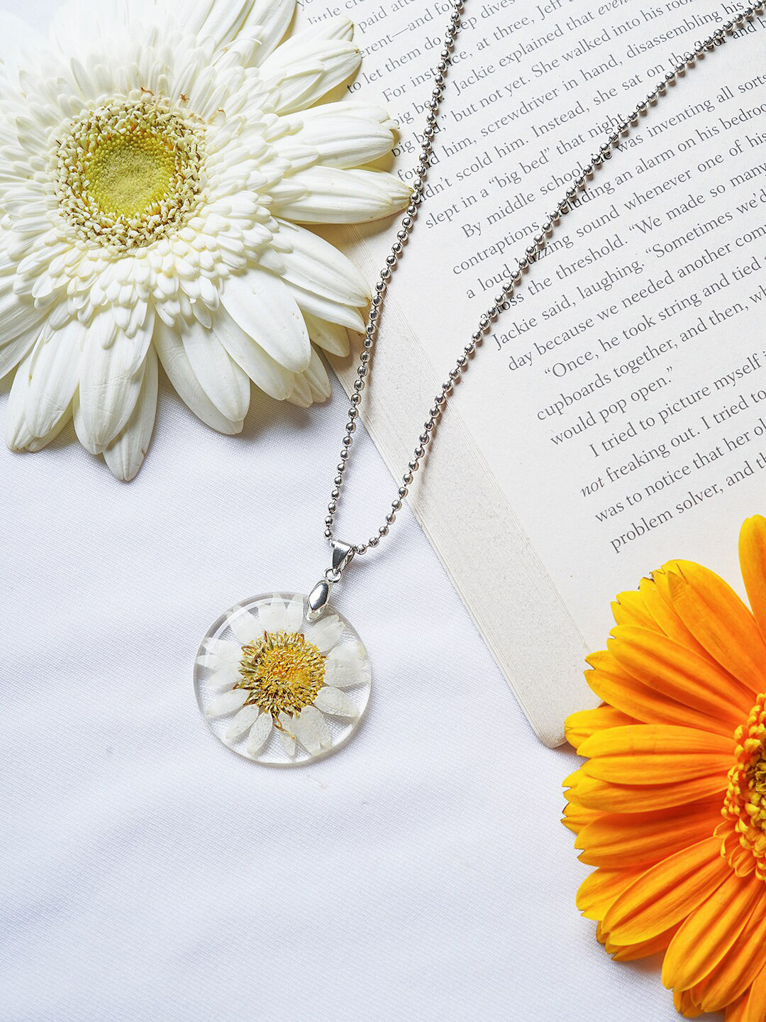 

BEWITCHED Silver-Toned White Floral Pendant With Chain