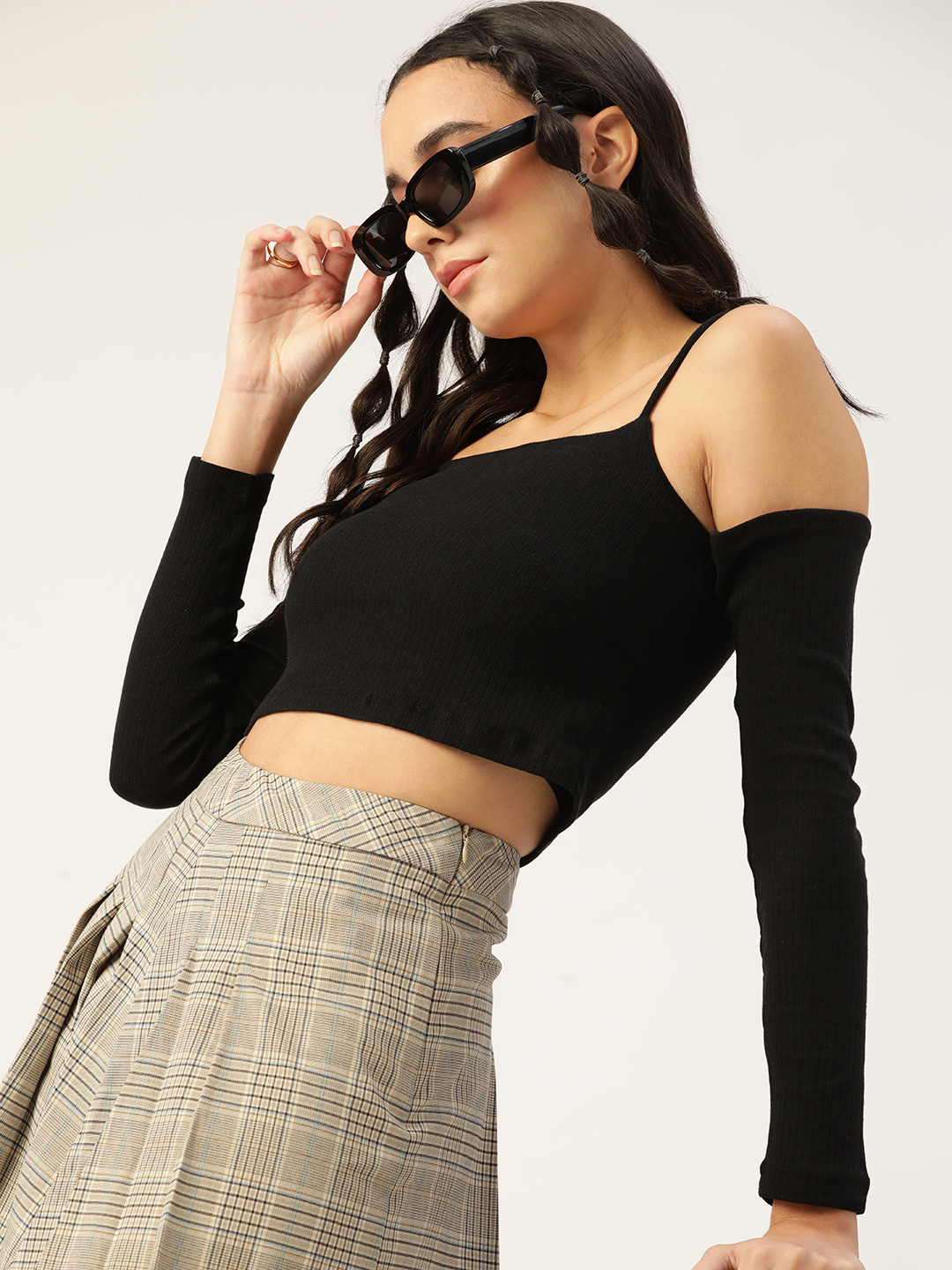 

Dressberry Women Black Cold-Shoulder Straps Knitted Crop Top
