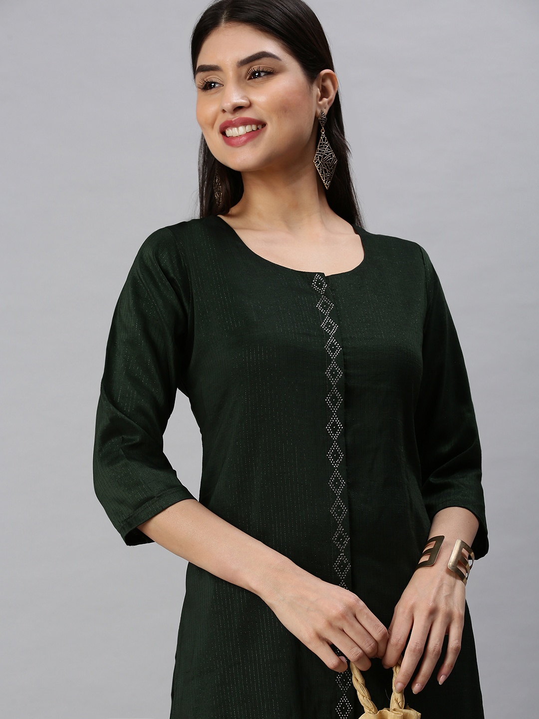 

SHOWOFF Women Green Solid Beads & Stones Straight Kurta