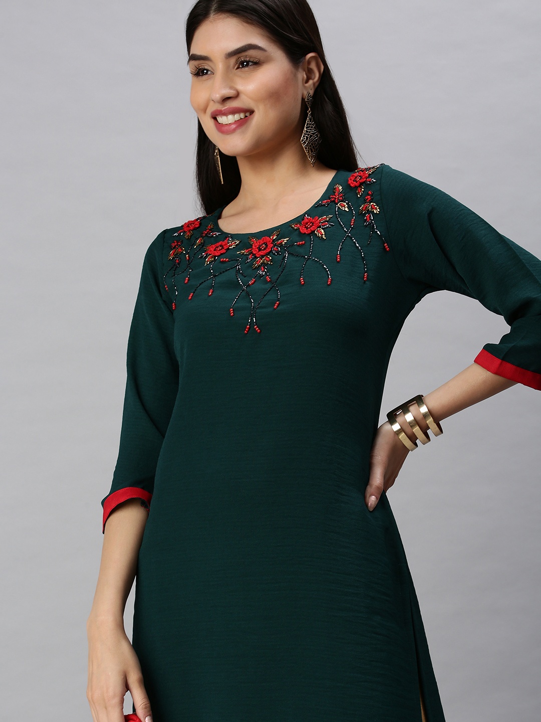 

SHOWOFF Women Green Floral Yoke Design Thread Work Kurta