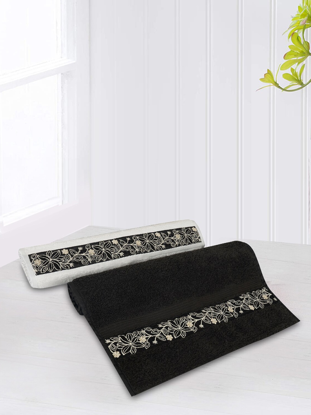 

LUSH & BEYOND Set Of 2 Black & White Printed 500 GSM Pure Cotton Hand Towels