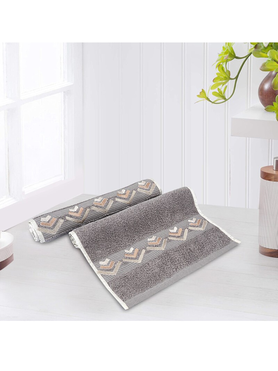 

LUSH & BEYOND Grey Set Of 2 Solid 500 GSM Fade Resistant Pure Cotton Hand Towels