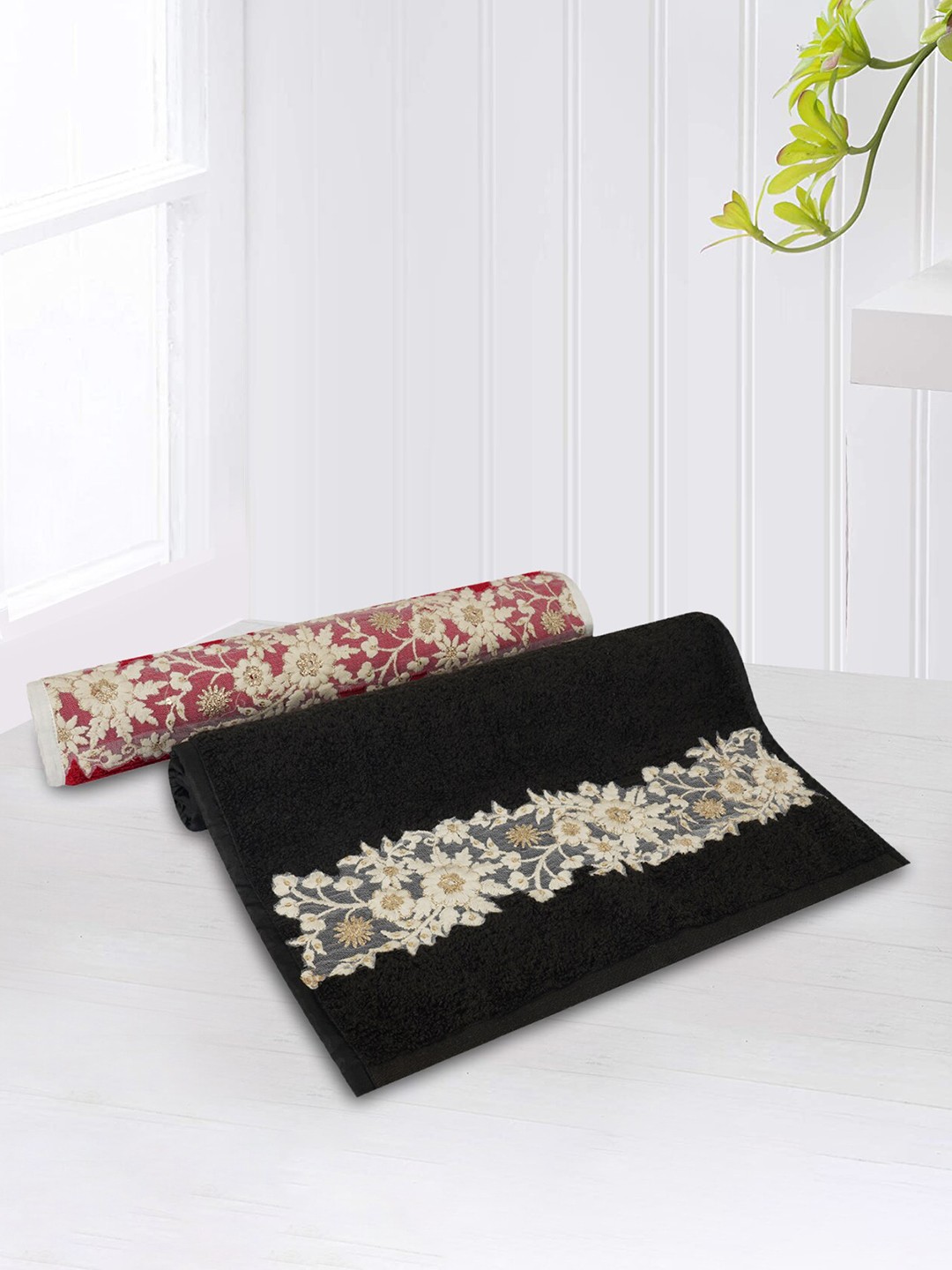 

LUSH & BEYOND Set Of 2 Red & Black Solid 500 GSM Cotton Hand Towels