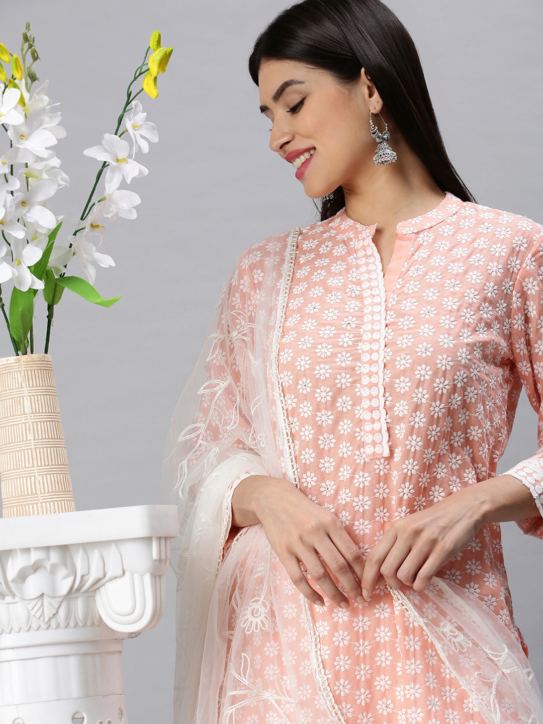 

SHOWOFF Women Peach-Coloured Embroidered Chikankari Straight Kurta with Trousers