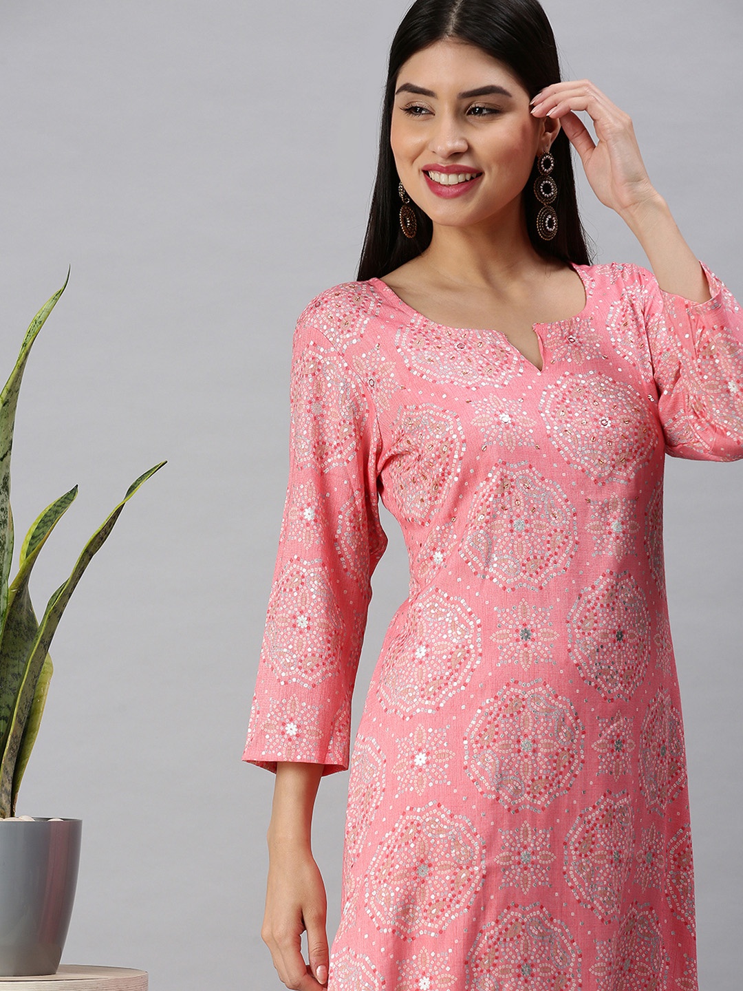 

SHOWOFF Women Pink Bandhani Printed Sequinned Kurta with Trousers