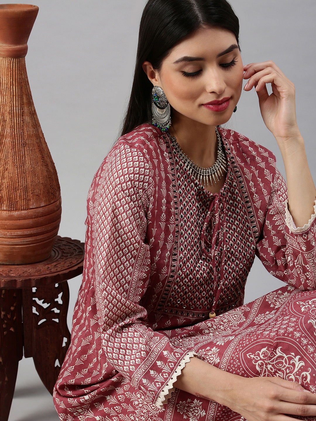 

SHOWOFF Women Pink Three-Quarter Sleeves Round Neck Thread Work Anarkali Kurta Sets
