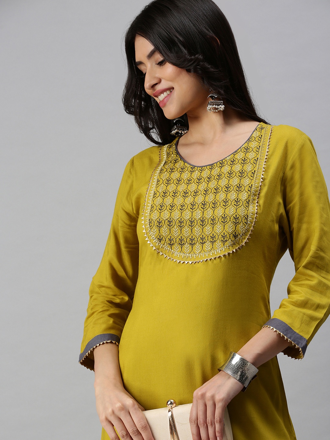 

SHOWOFF Women Green & Grey Round Neck Thread Work Straight Kurta with Palazzos