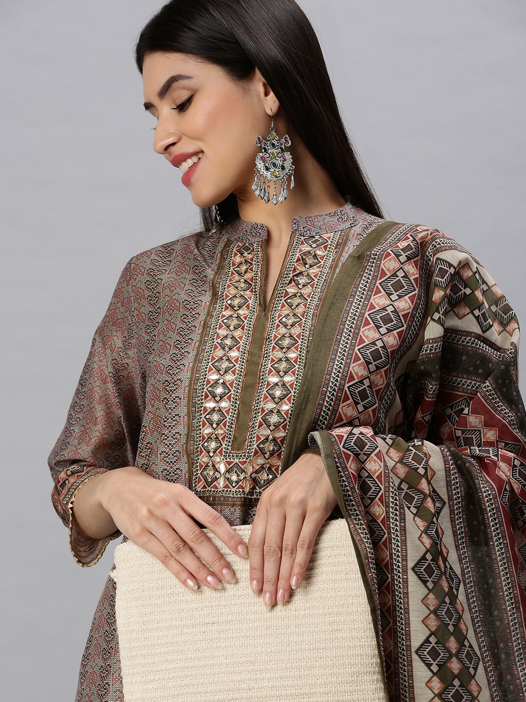 

SHOWOFF Olive Green & Grey Ethnic Motifs Printed Gotta Patti Kurta with Trousers & Dupatta