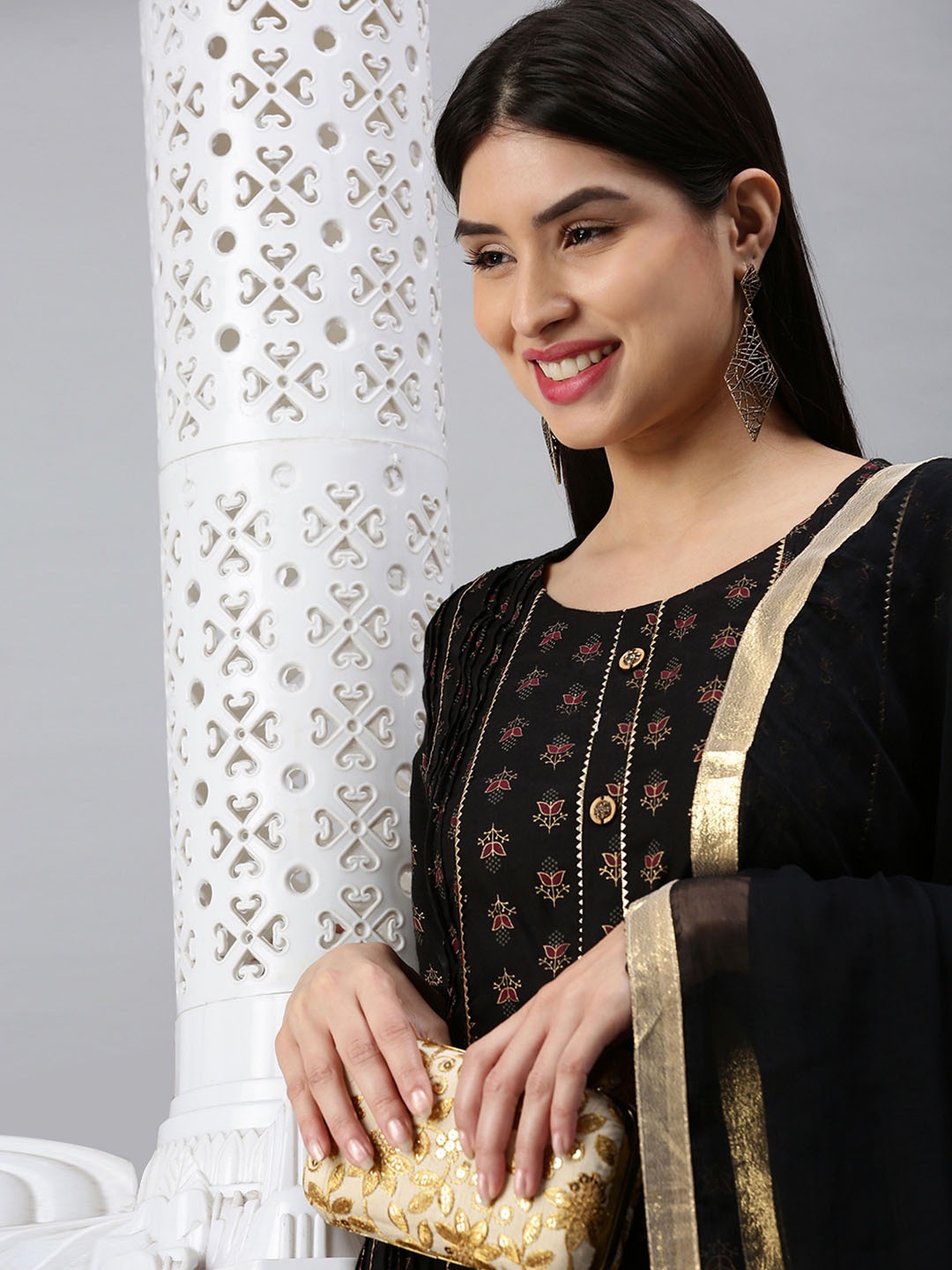 

SHOWOFF Women Black Floral Printed Kurta with Trousers & With Dupatta