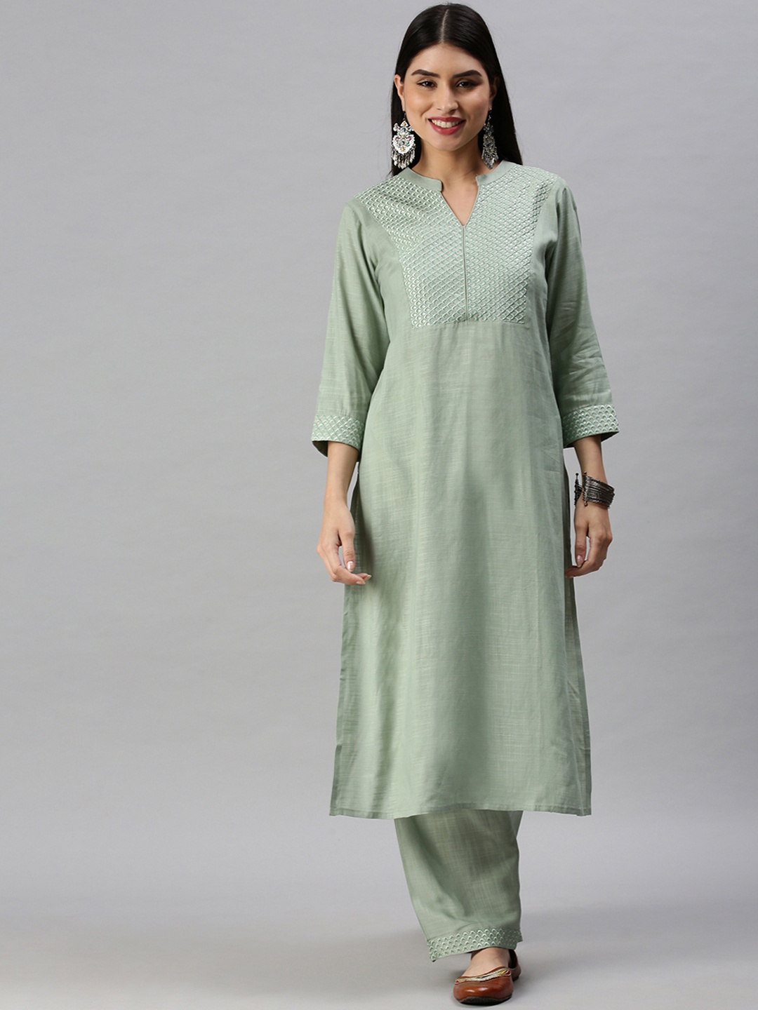 

SHOWOFF Women Green Ethnic Motifs Mandarin Collar Sequinned Straight Kurta with Trousers