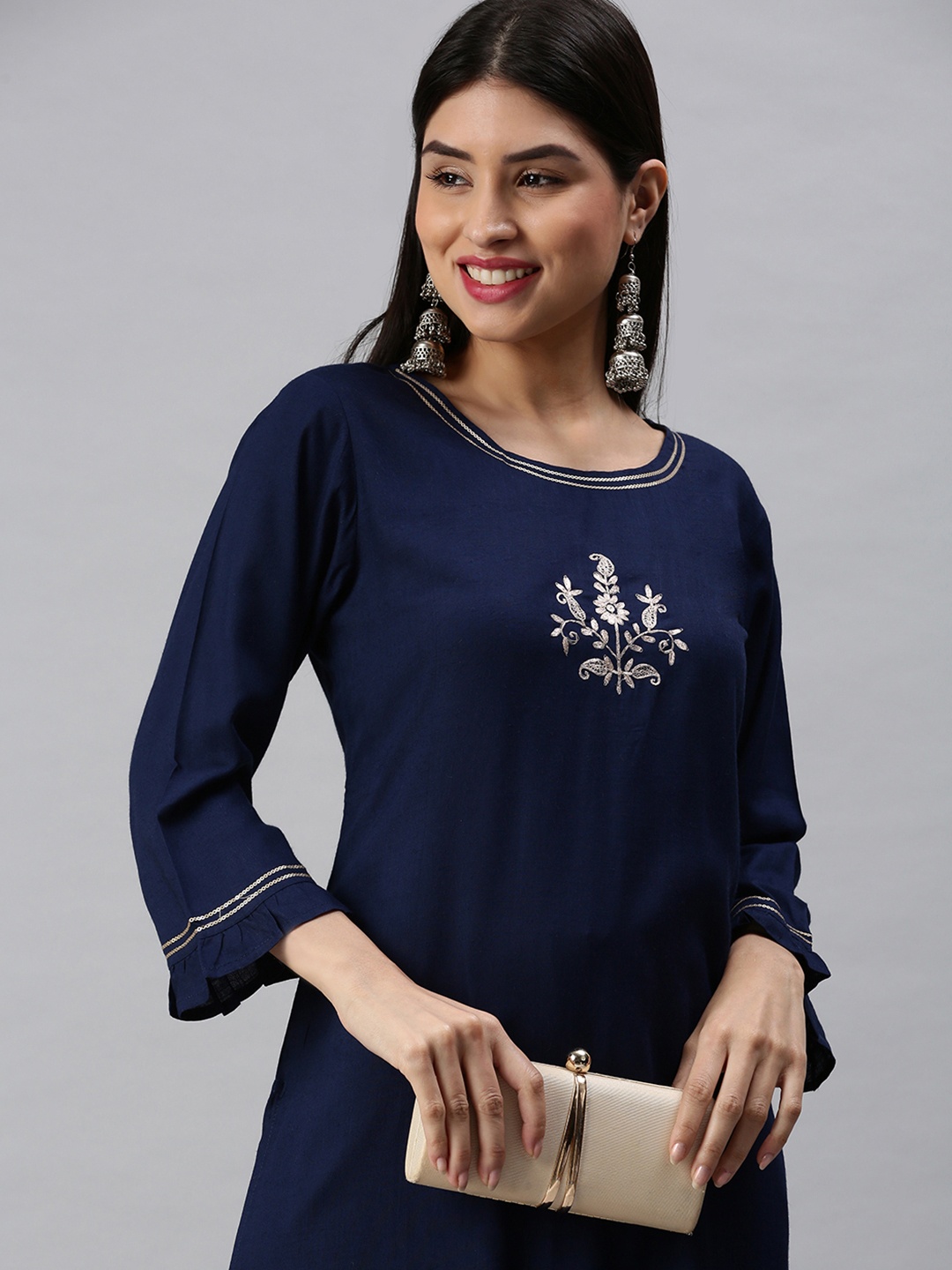 

SHOWOFF Women Navy Blue Round Neck Three-Quarter Sleeves Thread Work Kurta with Trousers