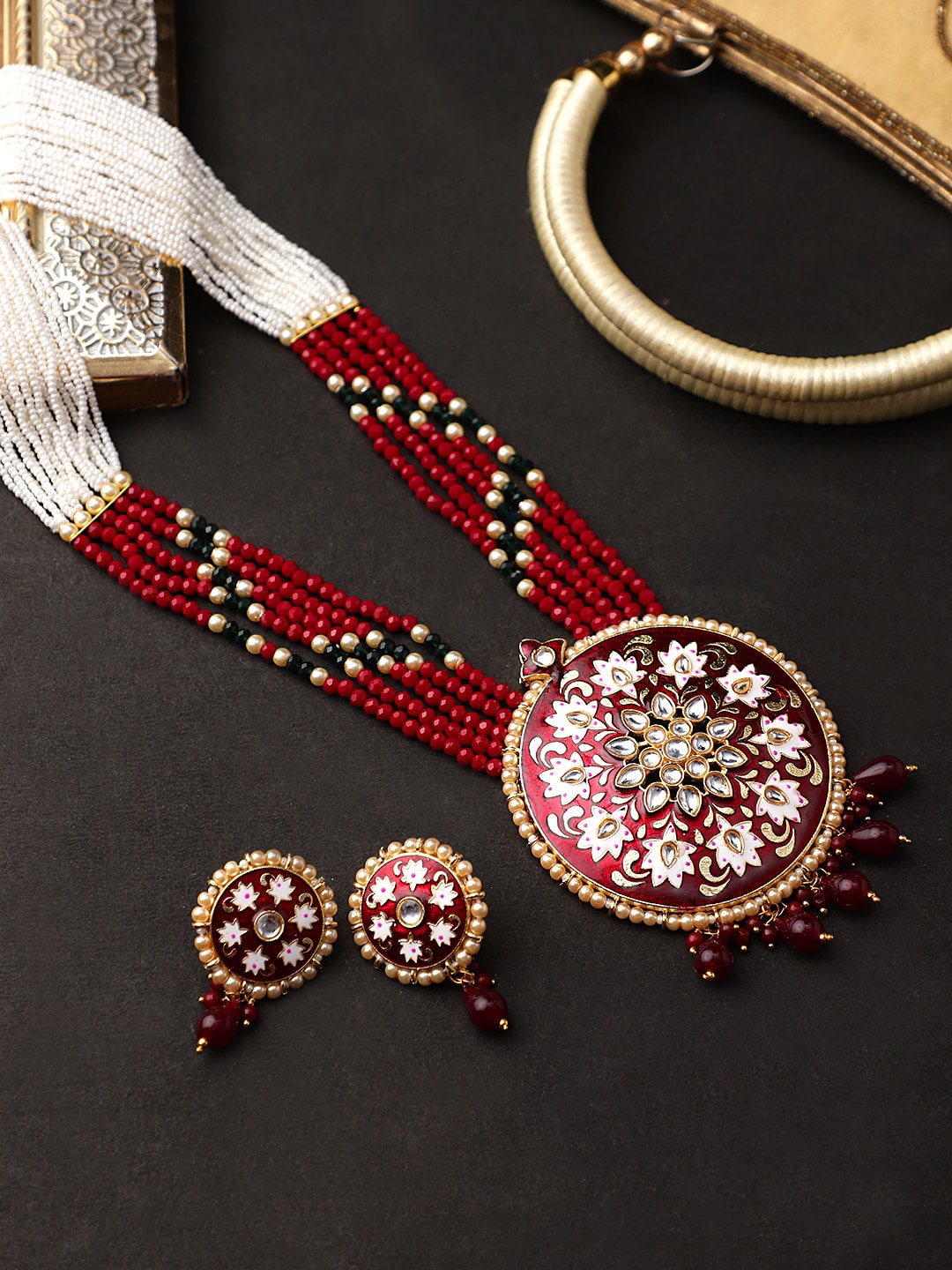 

STEORRA JEWELS Gold-Plated Red & White Kundan-Studded & Beaded Jewellery Set