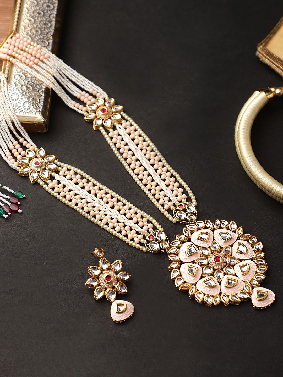 

STEORRA JEWELS Women Peach Pink & White Gold-Plated Kundan Studded & Beaded Jewellery Set