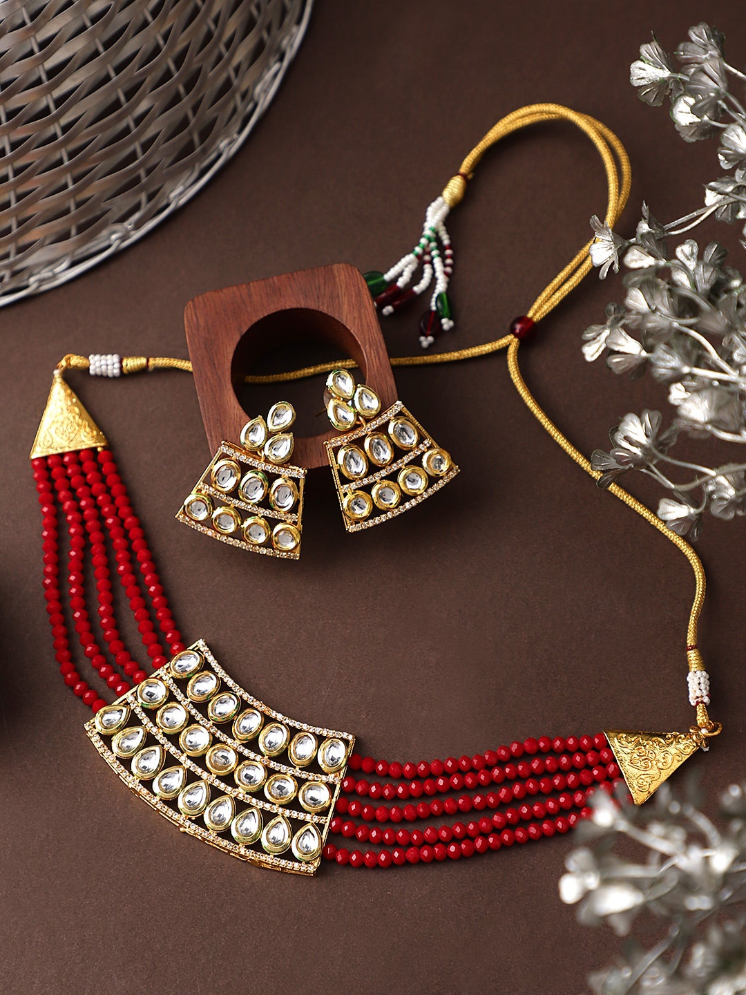 

STEORRA JEWELS White & Red Gold-Plated Kundan-Studded & Beaded Jewellery Set