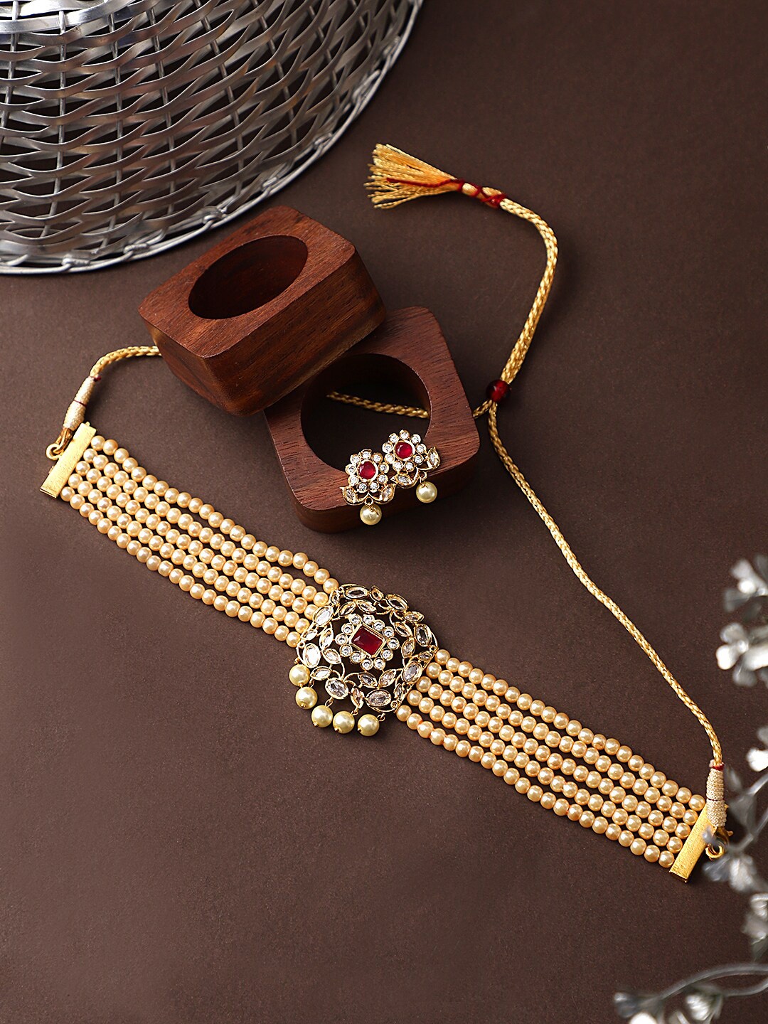 

STEORRA JEWELS Women Gold-Plated Gold & Red Kundan Studded & Beaded Jewellery Set
