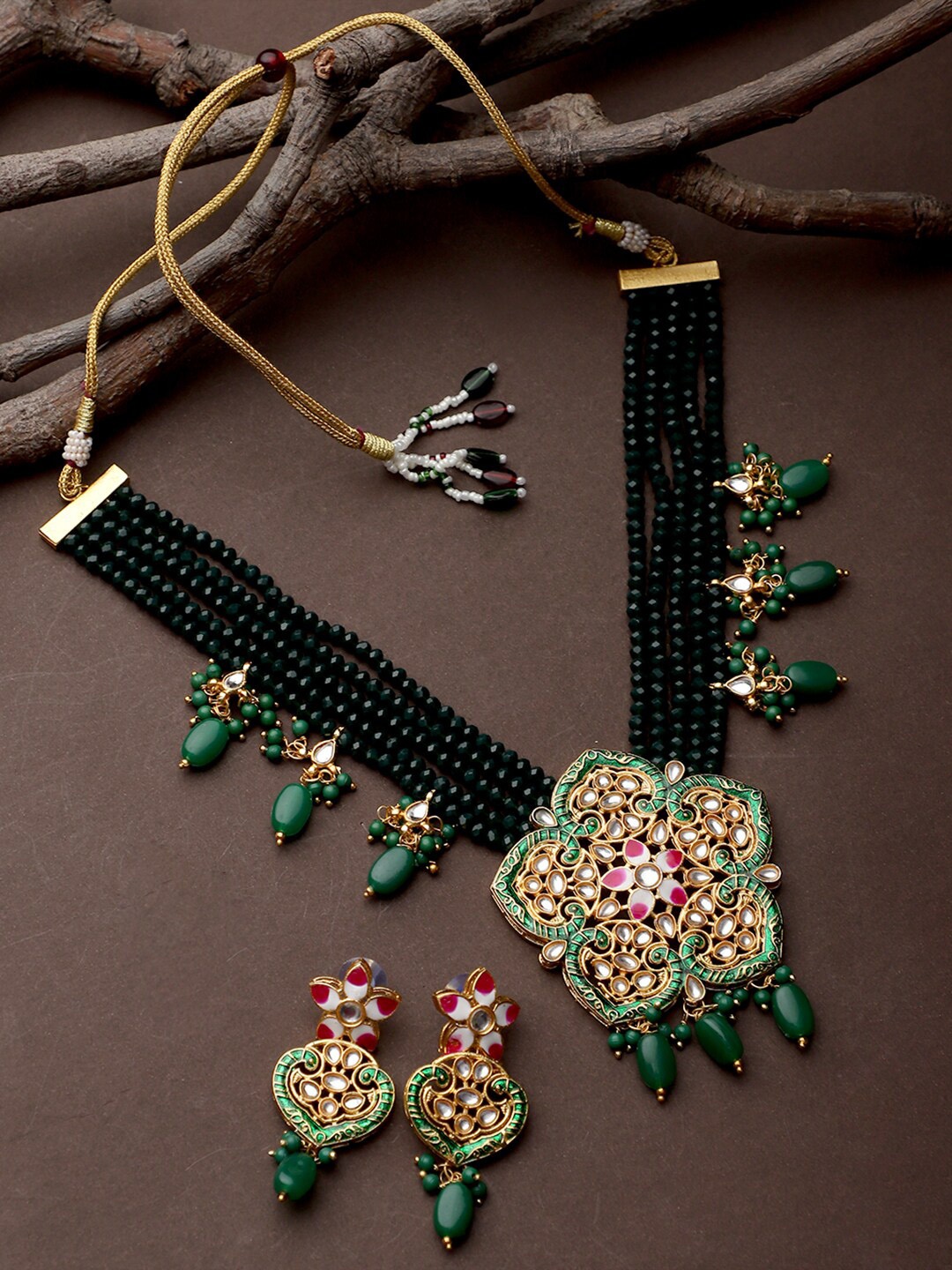 

STEORRA JEWELS Women Gold-Plated & Green-Coloured Kundan-Studded & Beaded Jewellery Set