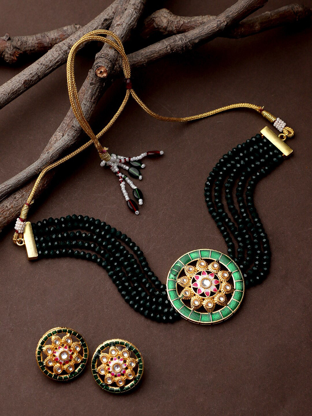 

STEORRA JEWELS Women Gold-Plated Green Kundan Studded & Beaded Jewellery Set