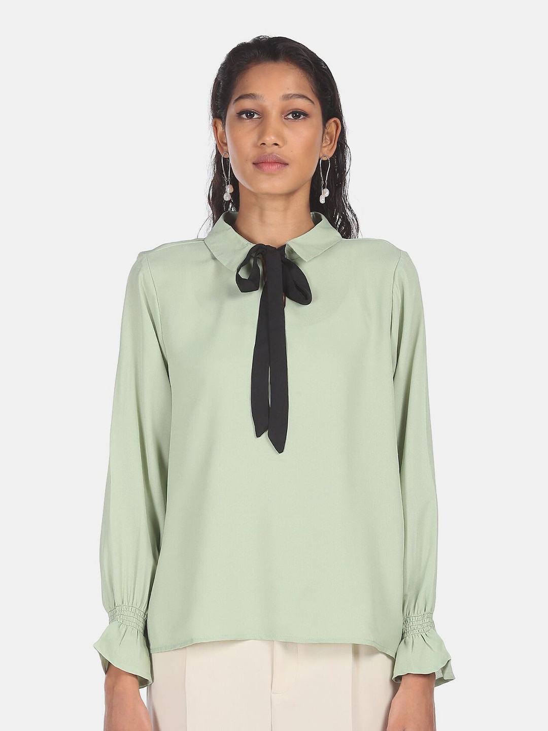 

SHFFL Light Green Solid Tie-Up Neck Casual Top