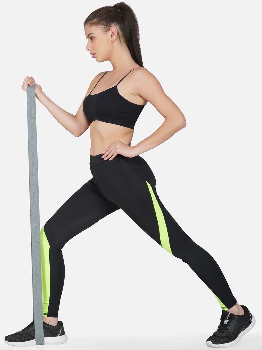 

IMPERATIVE Women Black & Fluorescent Green Colourblocked Slim Fit Dry Fit Tights