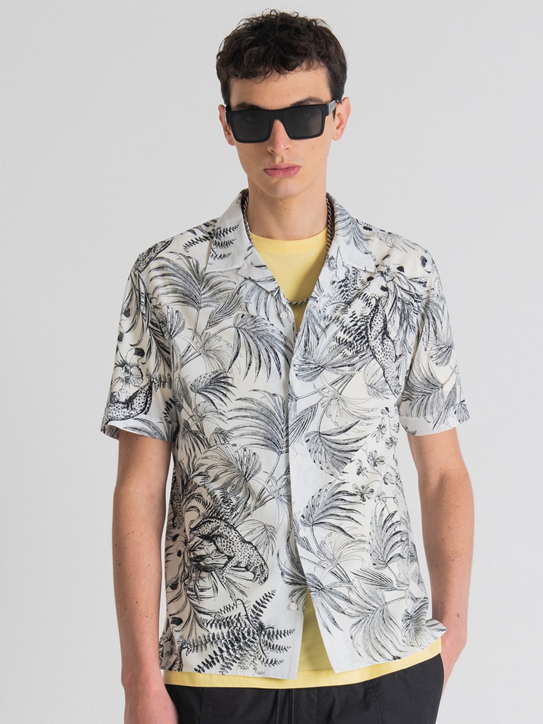 

Antony Morato Men Cream-Coloured Floral Printed Casual Shirt