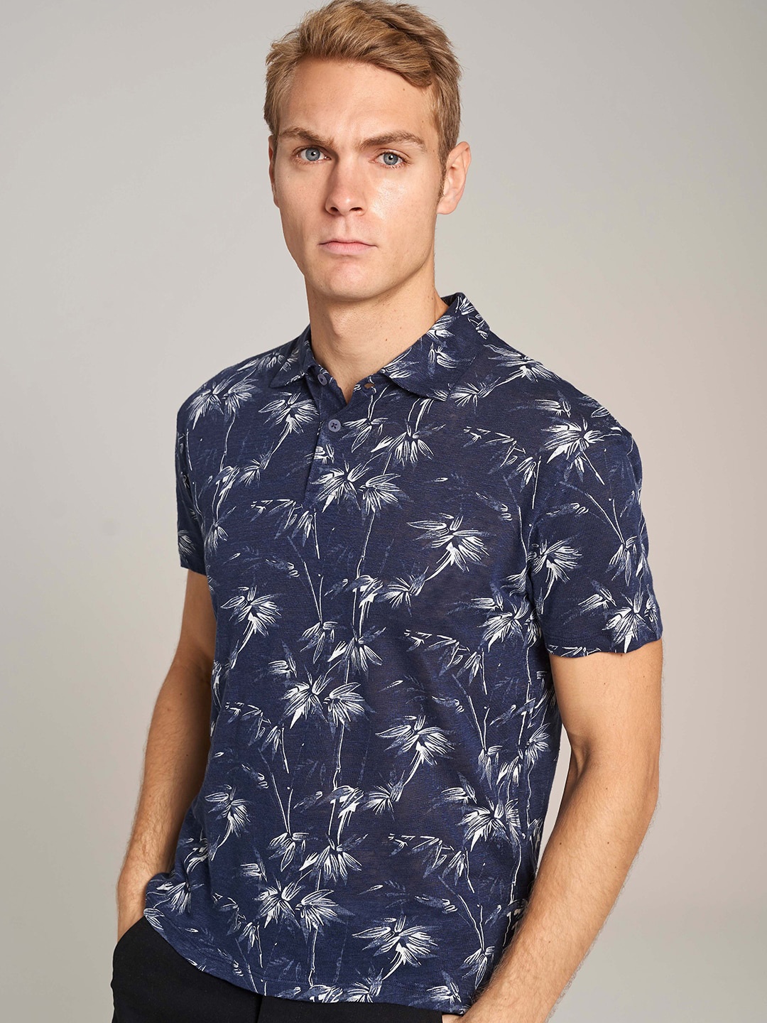 

Bruun & Stengade Men Navy Blue Floral Printed Polo Collar Tropical Linen T-shirt