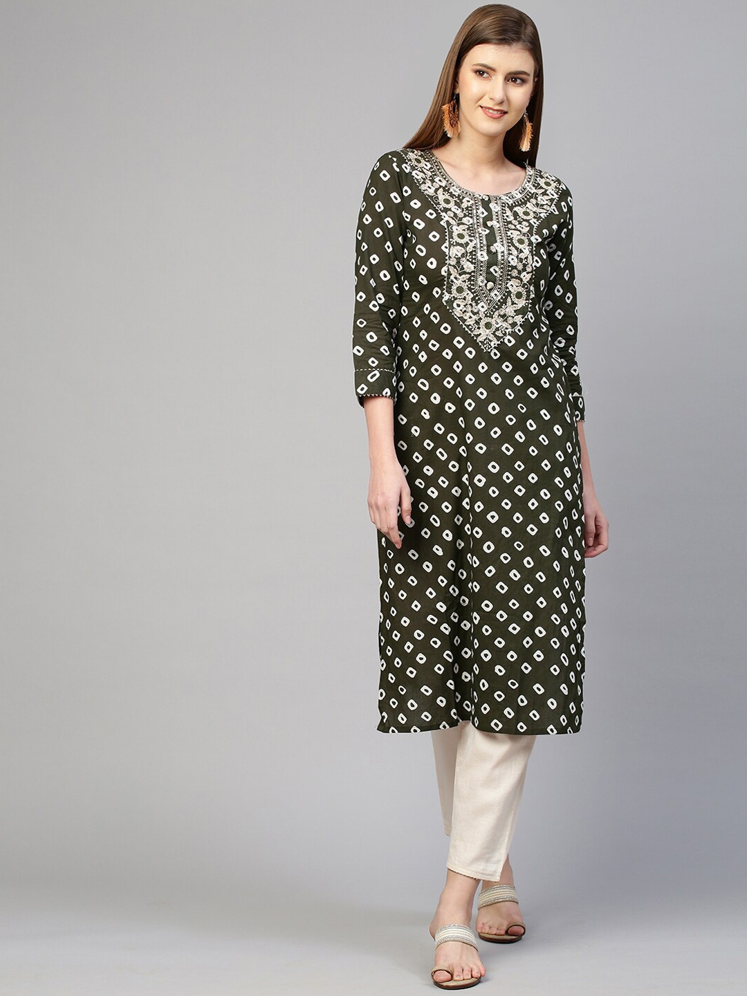 

FASHOR Women Green & White Floral Embroidered Pure Cotton Kurta