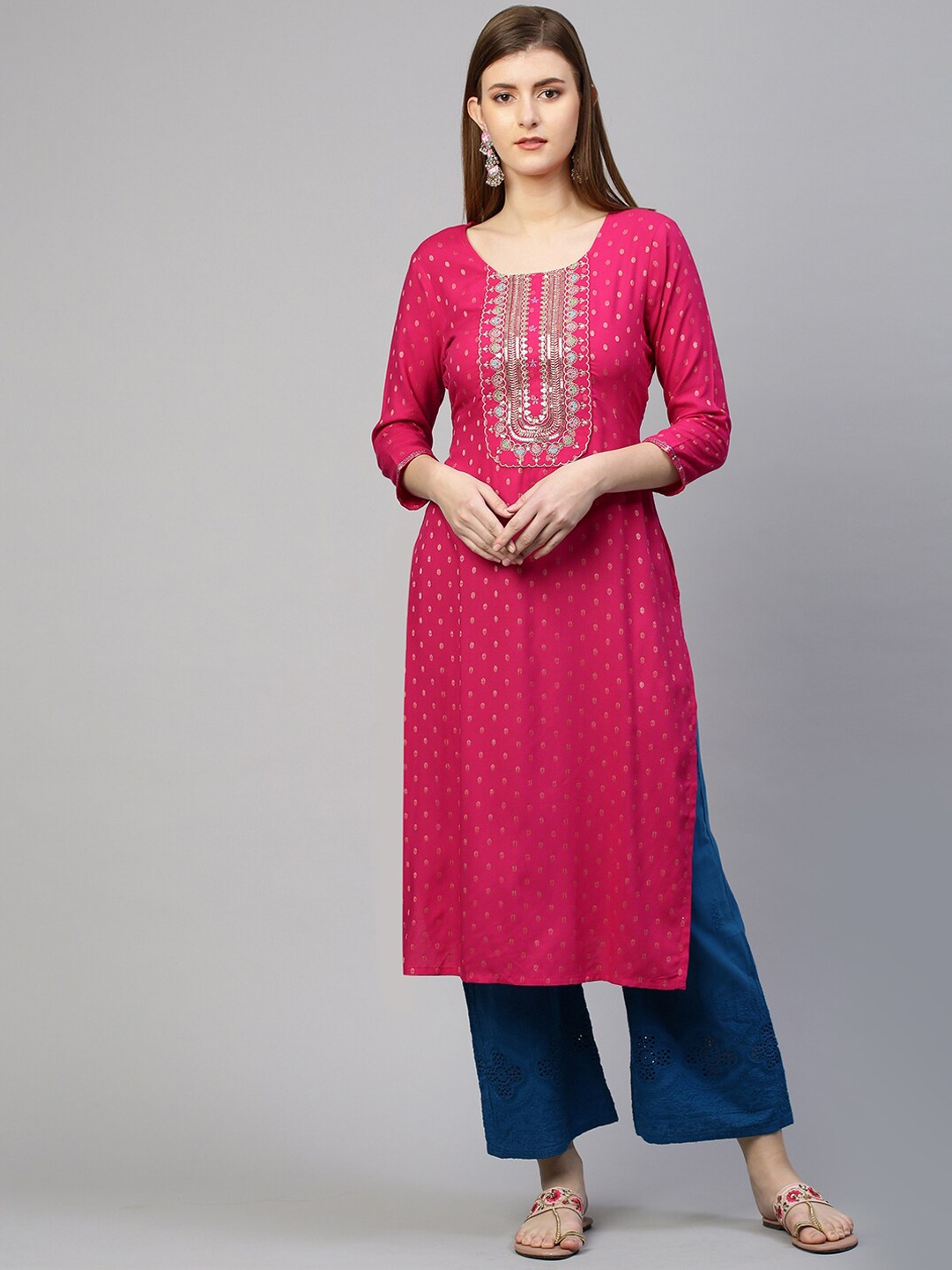 

FASHOR Women Magenta & Gold-Toned Geometric Printed Keyhole Neck Thread Work Kurta