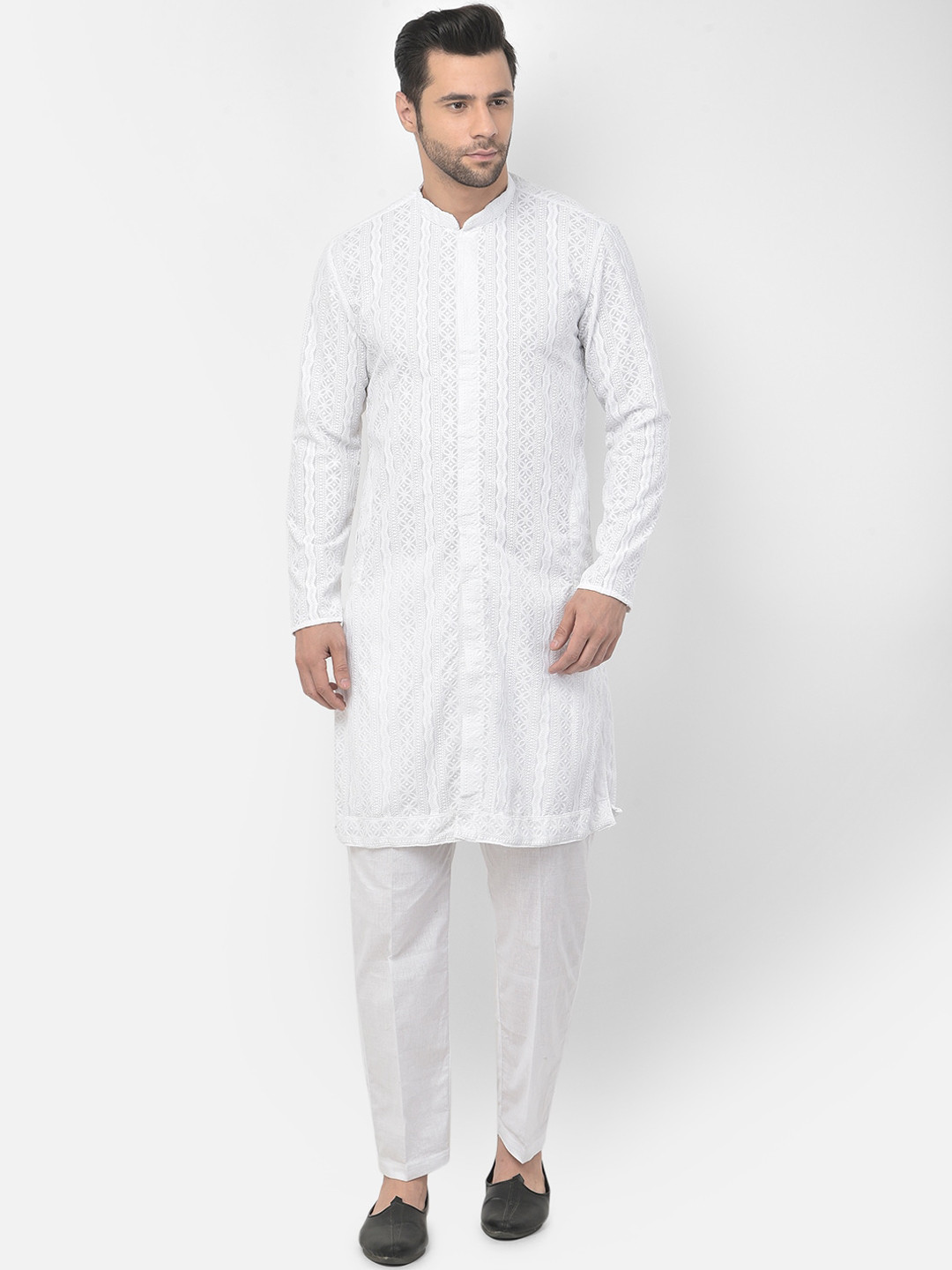 

DEYANN Men White Ethnic Motifs Embroidered Pure Cotton Kurta with Pyjamas