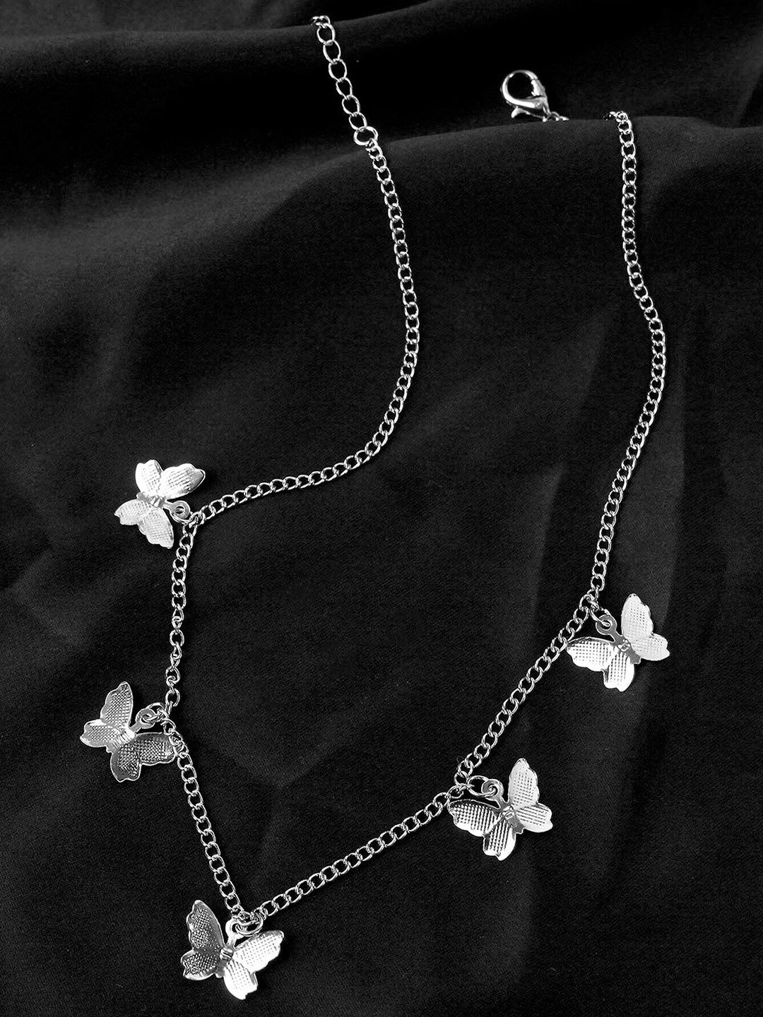 

Vembley Silver-Toned Silver Silver-Plated Choker Necklace