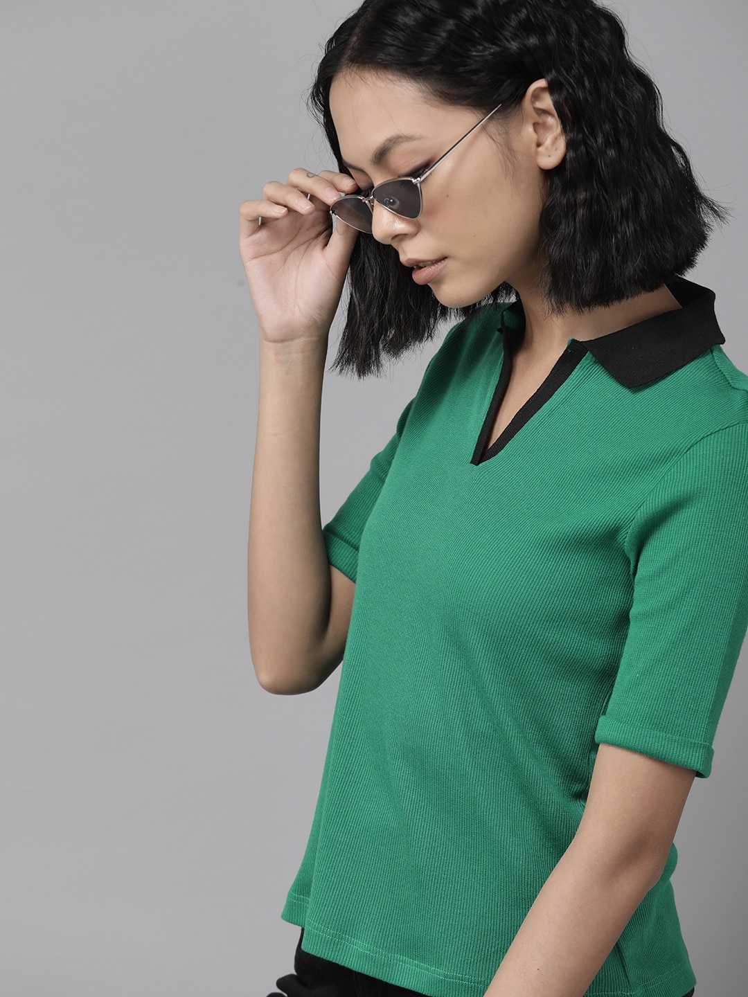 

Roadster Women Green Solid Polo Collar T-shirt