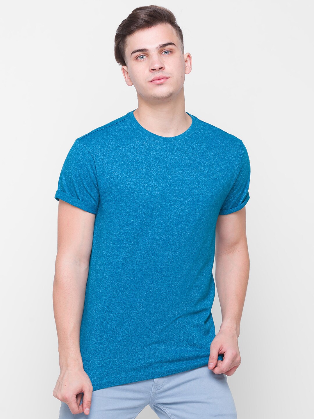 

Globus Men Blue Solid Round Neck T-shirt