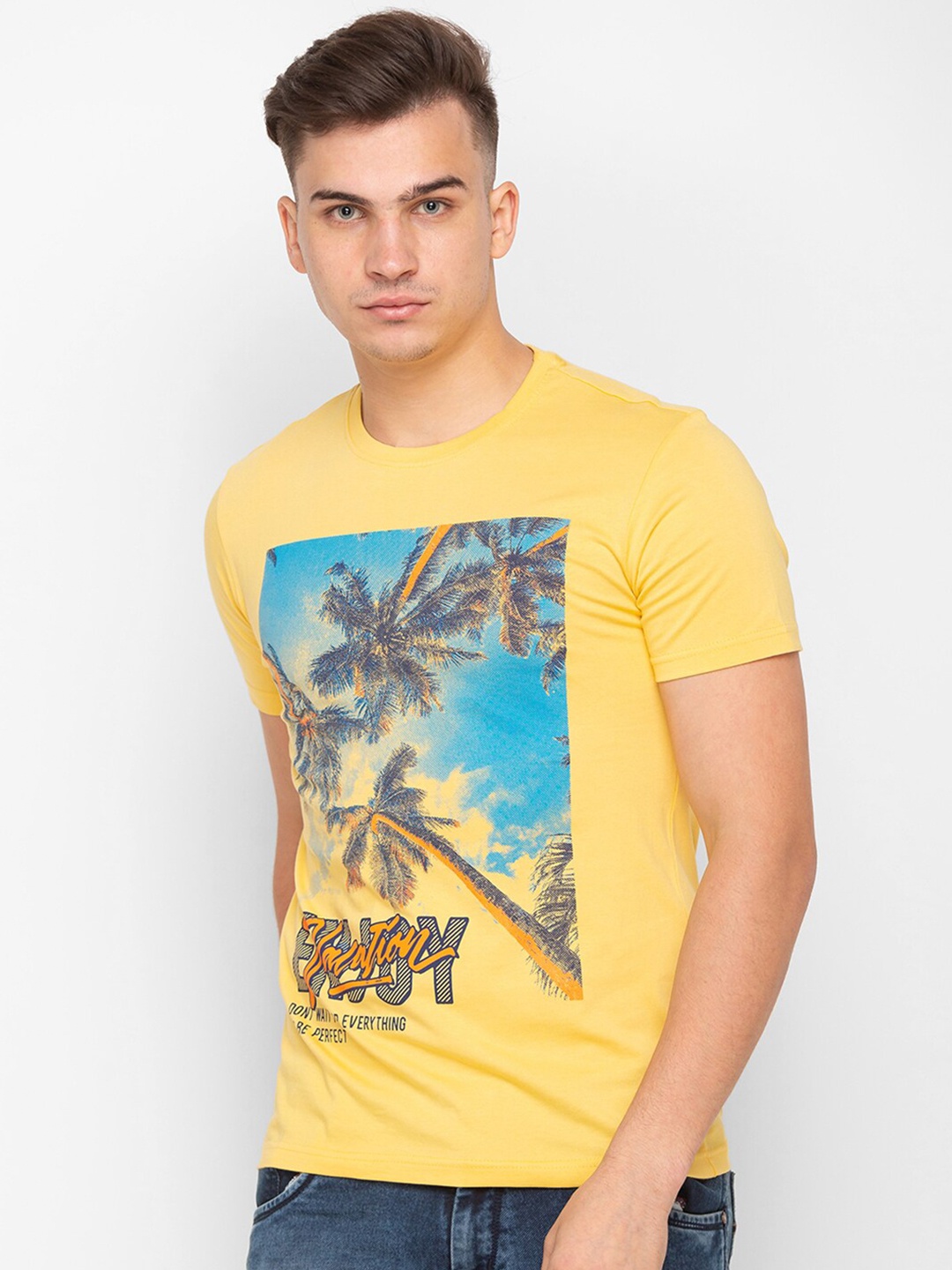 

Globus Men Yellow Tropical Printed Slim Fit Cotton T-shirt