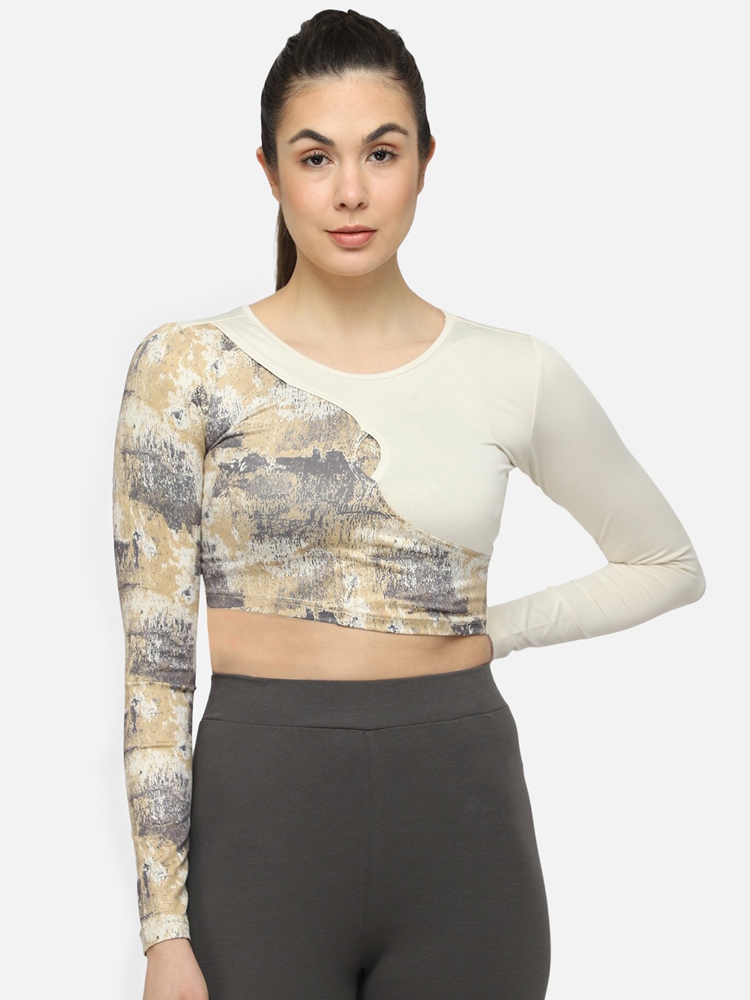 

hummel Women Off White & Beige Printed Crop T-shirt