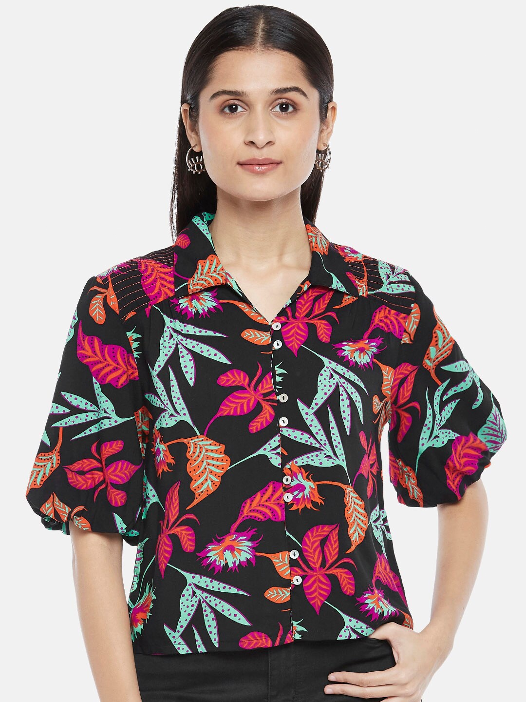 

People Black & Pink Floral Print Liva Shirt Style Crop Top