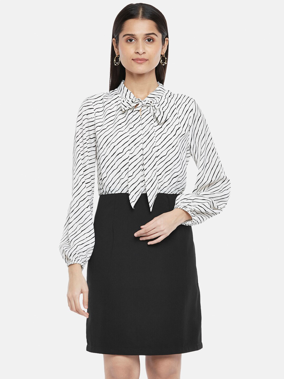 

Annabelle by Pantaloons Women White & Black Formal Sheath Dress