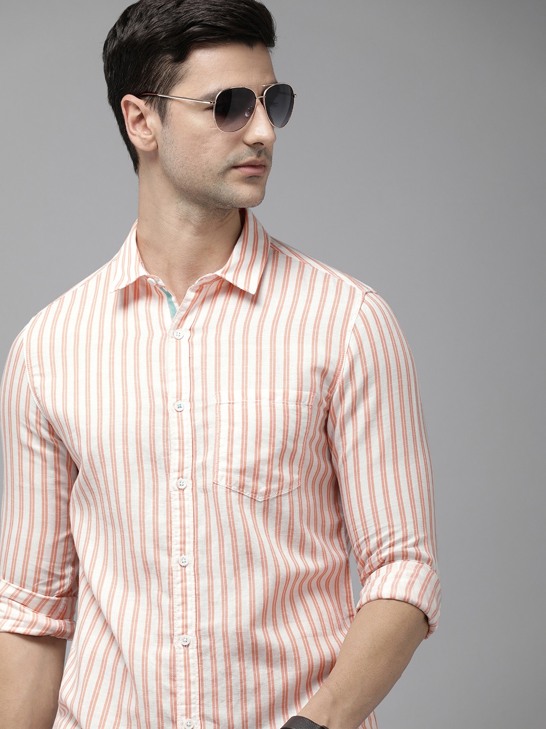 

SPYKAR Men Peach-Coloured And White Slim Fit Striped Cotton Linen Casual Shirt