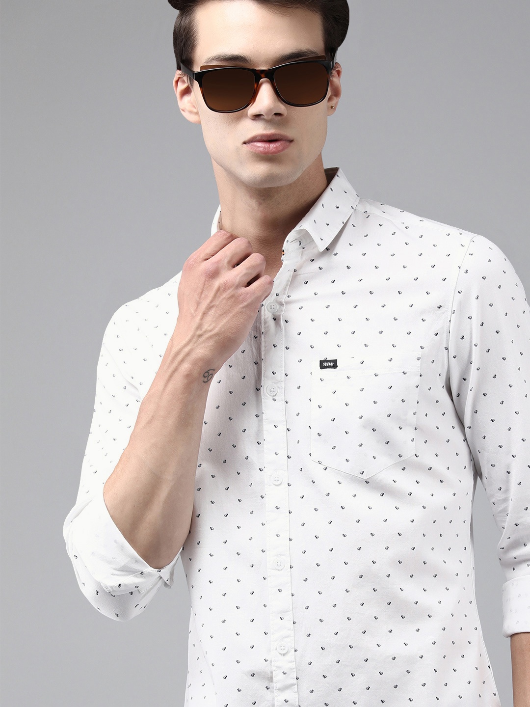 

SPYKAR Men White Slim Fit Printed Pure Cotton Casual Shirt