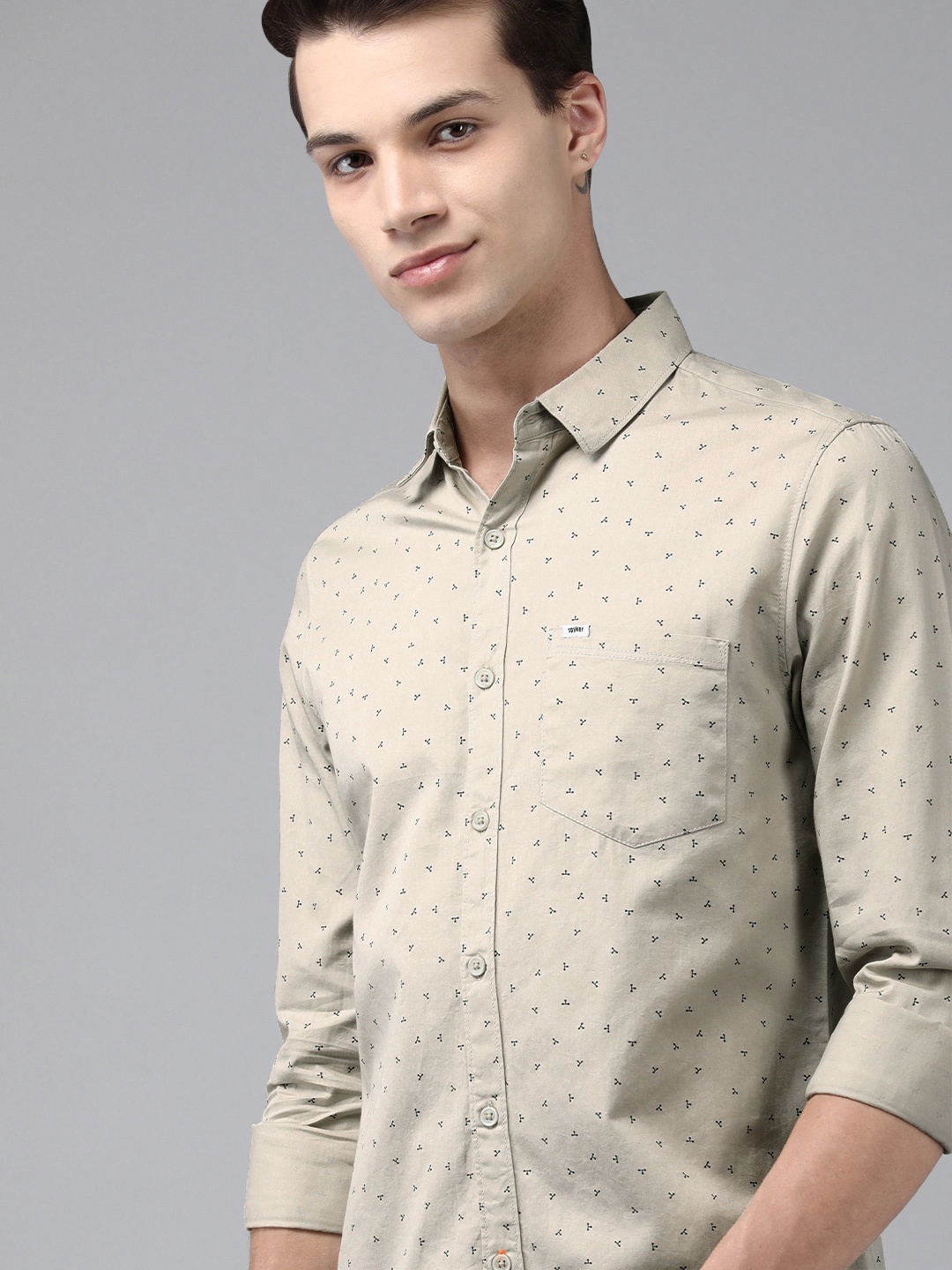 

SPYKAR Men Beige & Black Printed Slim Fit Casual Shirt