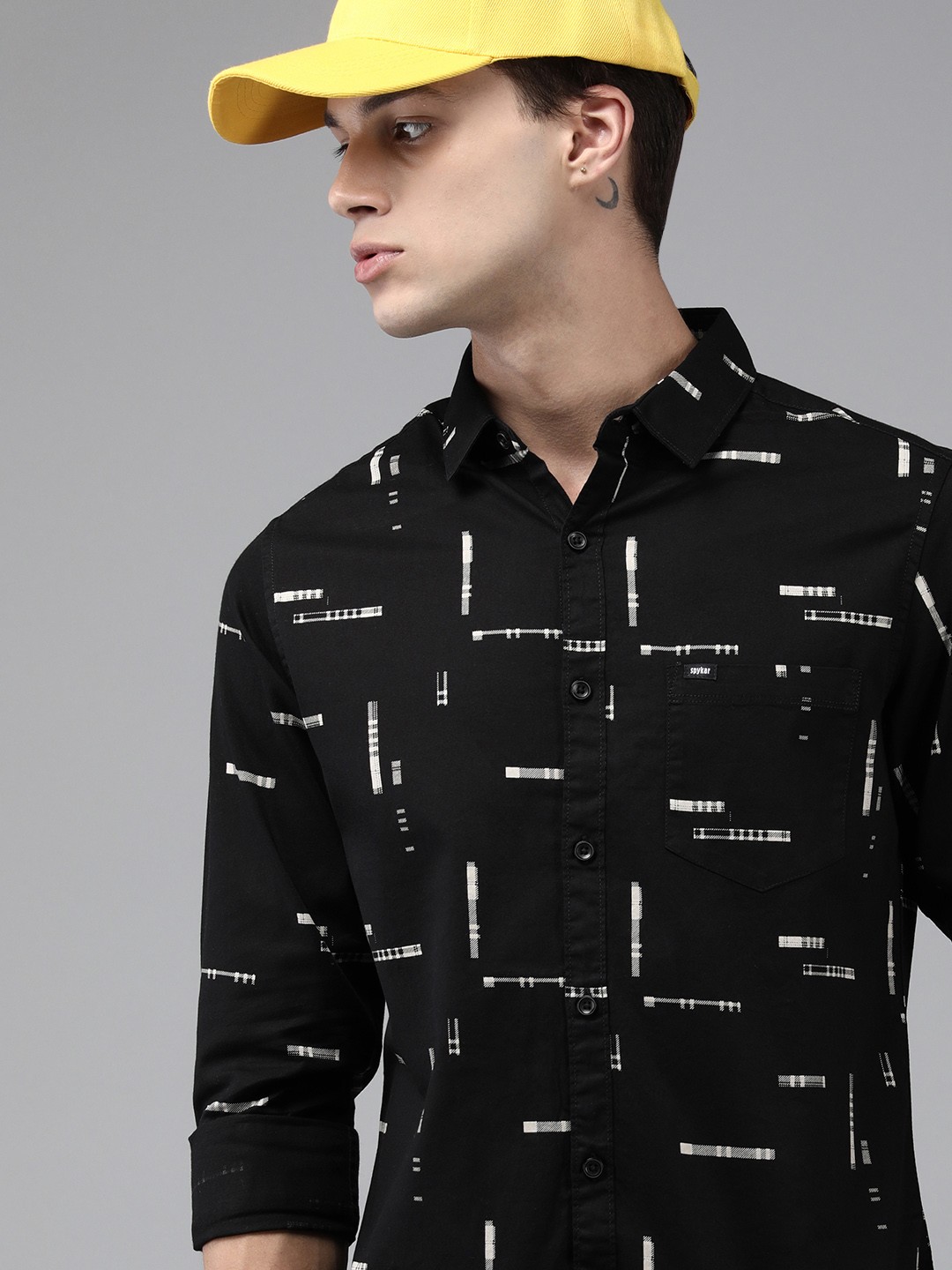 

SPYKAR Men Black Slim Fit Printed Casual Shirt