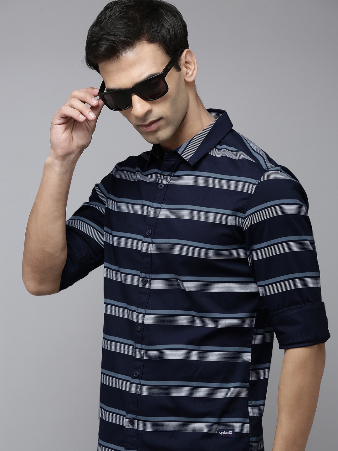 

SPYKAR Men Horizontal Stripes Spread Collar Casual Shirt, Navy blue