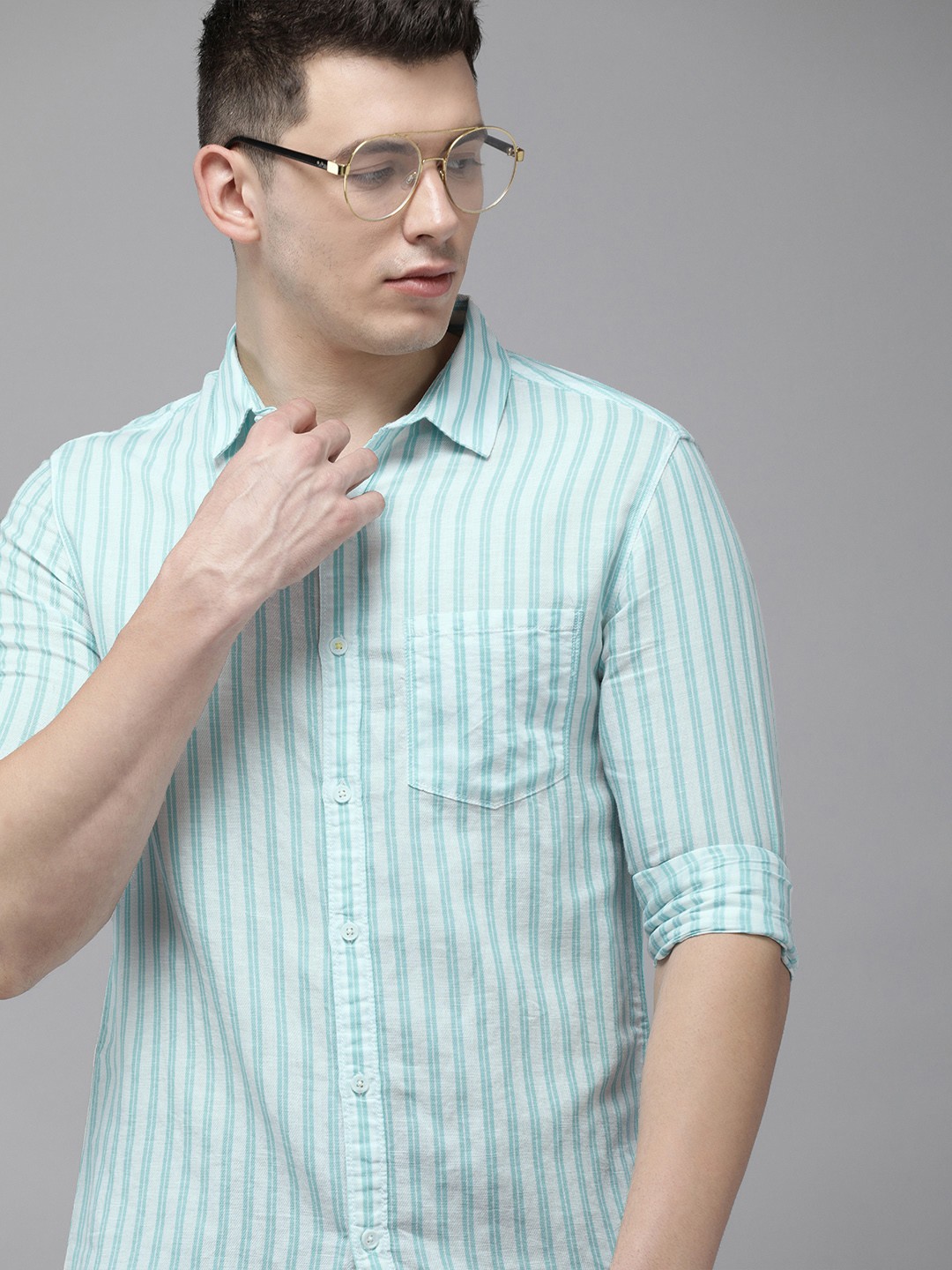 

SPYKAR Men Turquoise Blue And White Slim Fit Striped Cotton Linen Casual Shirt