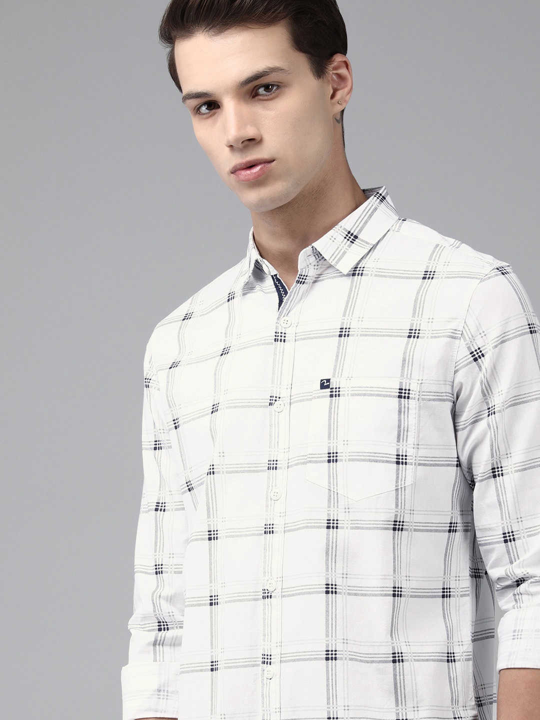 

SPYKAR Men White & Black Slim Fit Checked Casual Shirt
