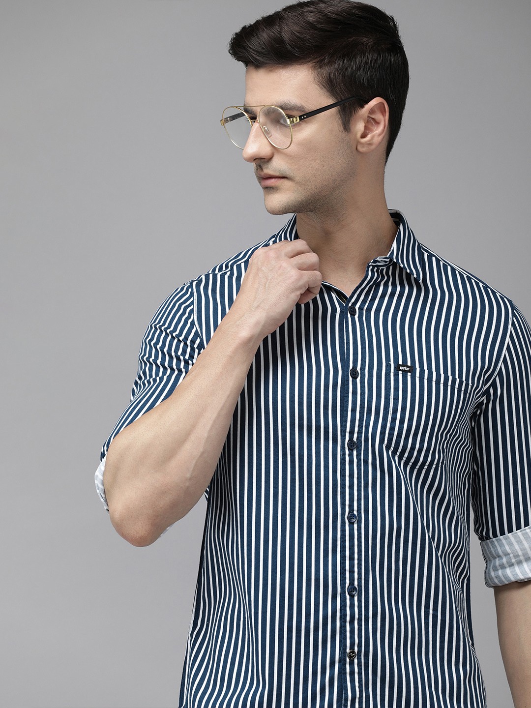 

SPYKAR Men Navy Blue And White Slim Fit Striped Pure Cotton Casual Shirt