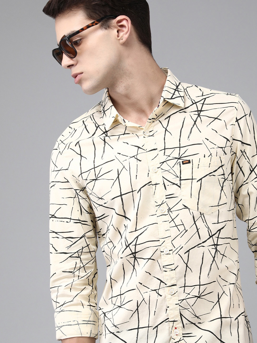 

SPYKAR Men Off White Slim Fit Printed Casual Pure Cotton Shirt