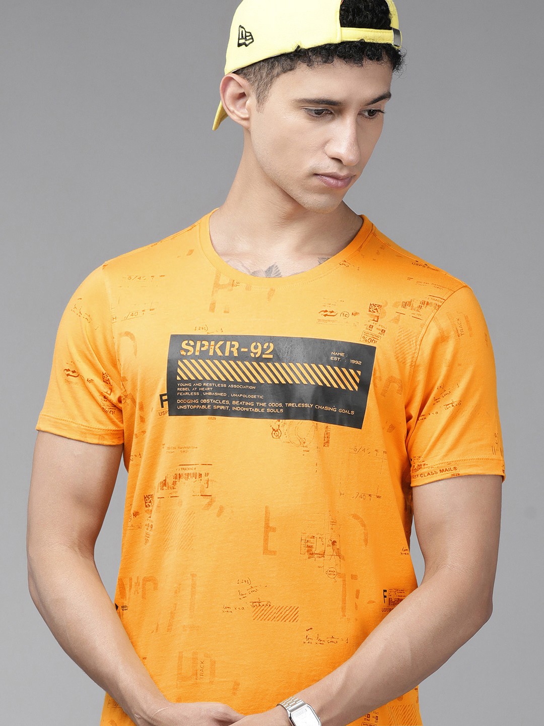 

SPYKAR Men Yellow Typography Printed Pure Cotton Slim Fit T-shirt