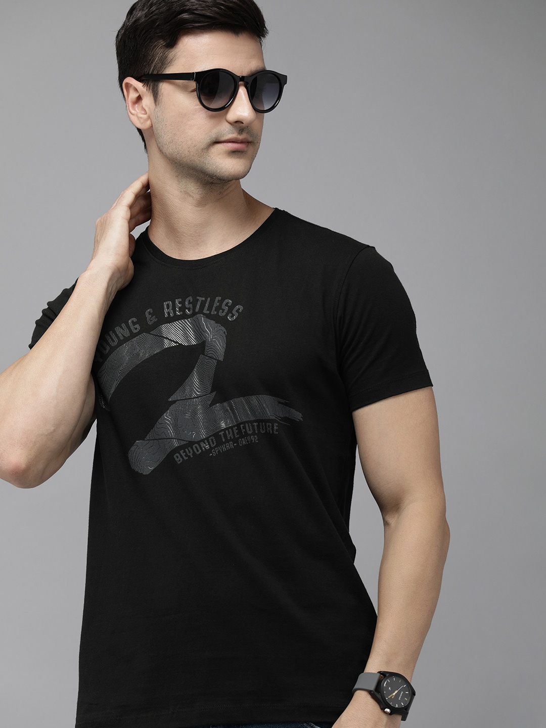 

SPYKAR Men Black Typography Printed Pure Cotton Slim Fit T-shirt